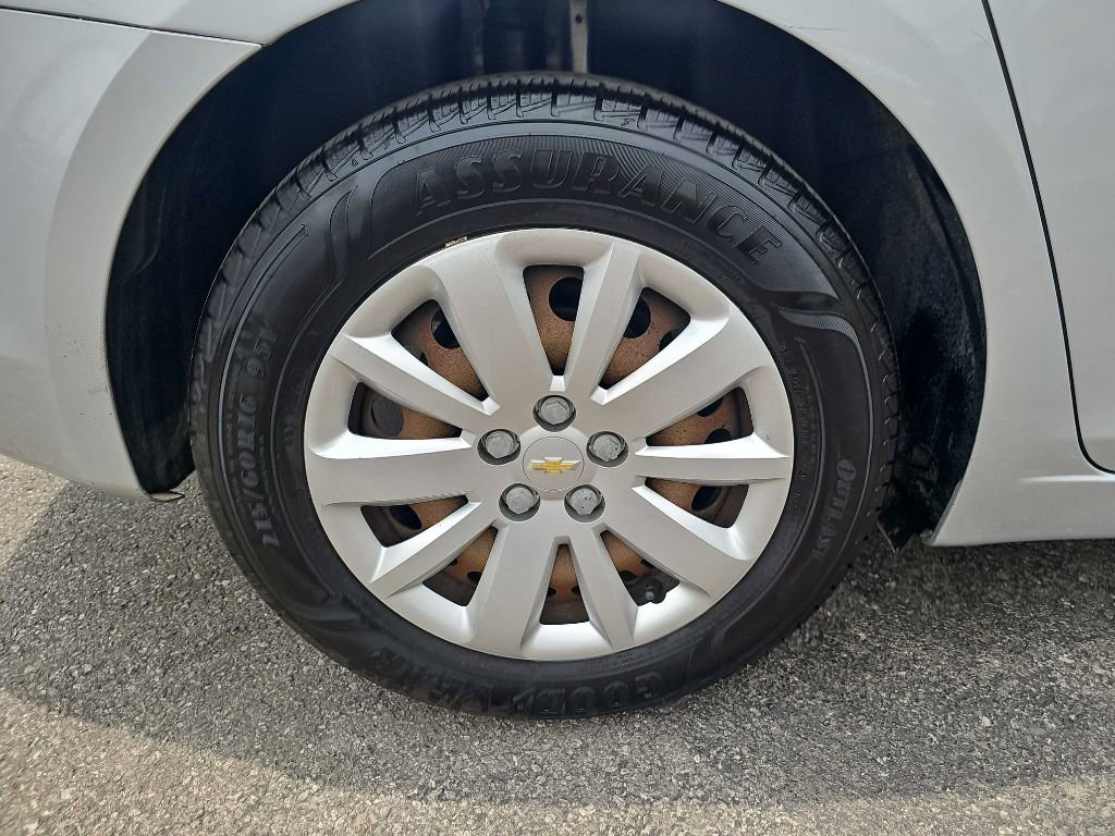 Used 2011 Chevrolet Cruze LS image 23