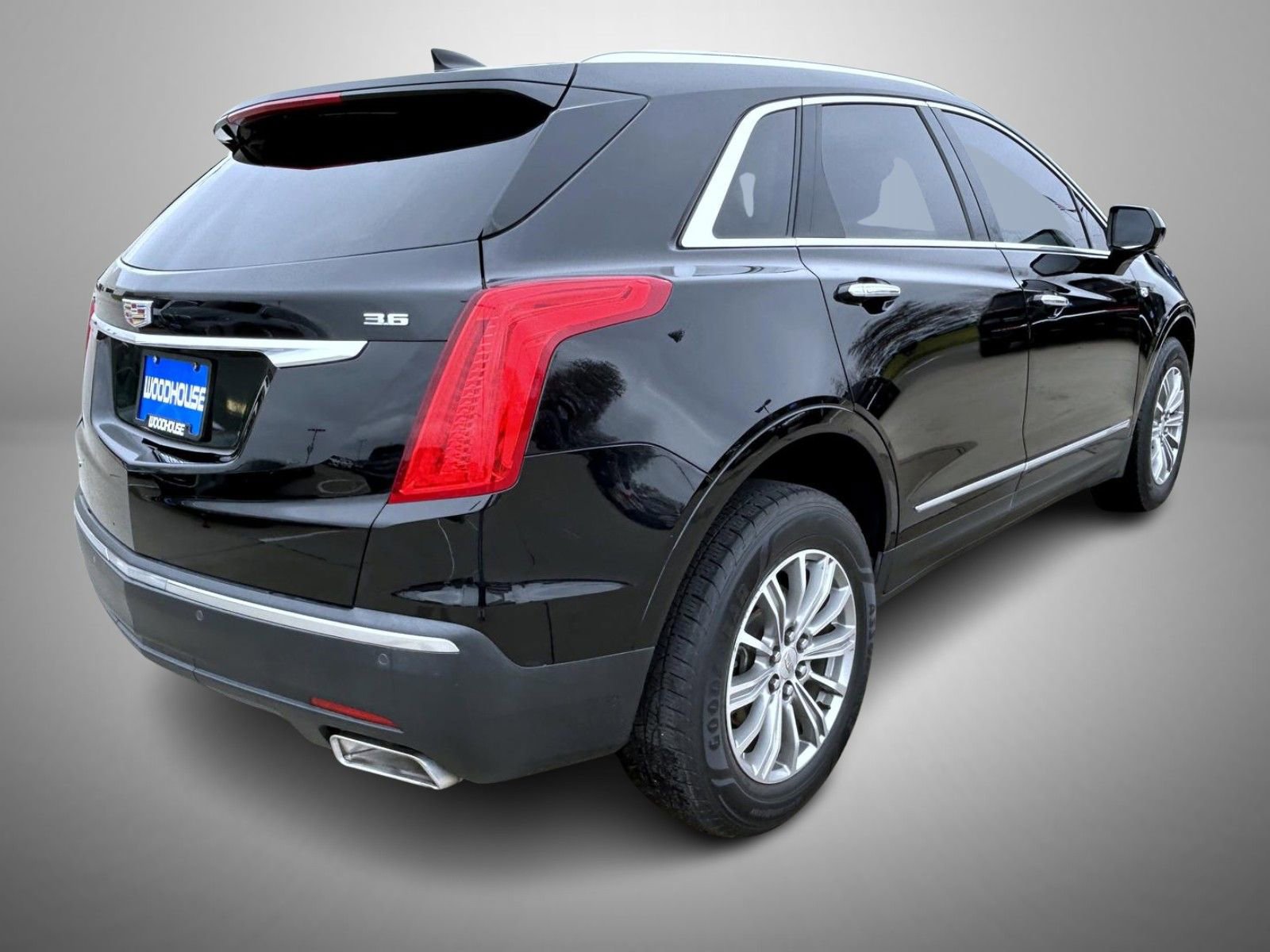 Used 2017 Cadillac XT5 Luxury w/ Driver Awareness Package image 5