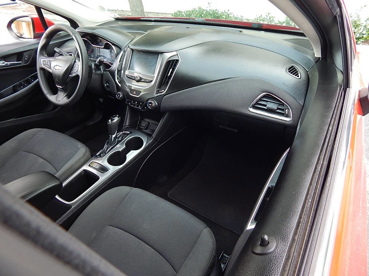 Used 2017 Chevrolet Cruze LT w/ Convenience Package FWD image 21