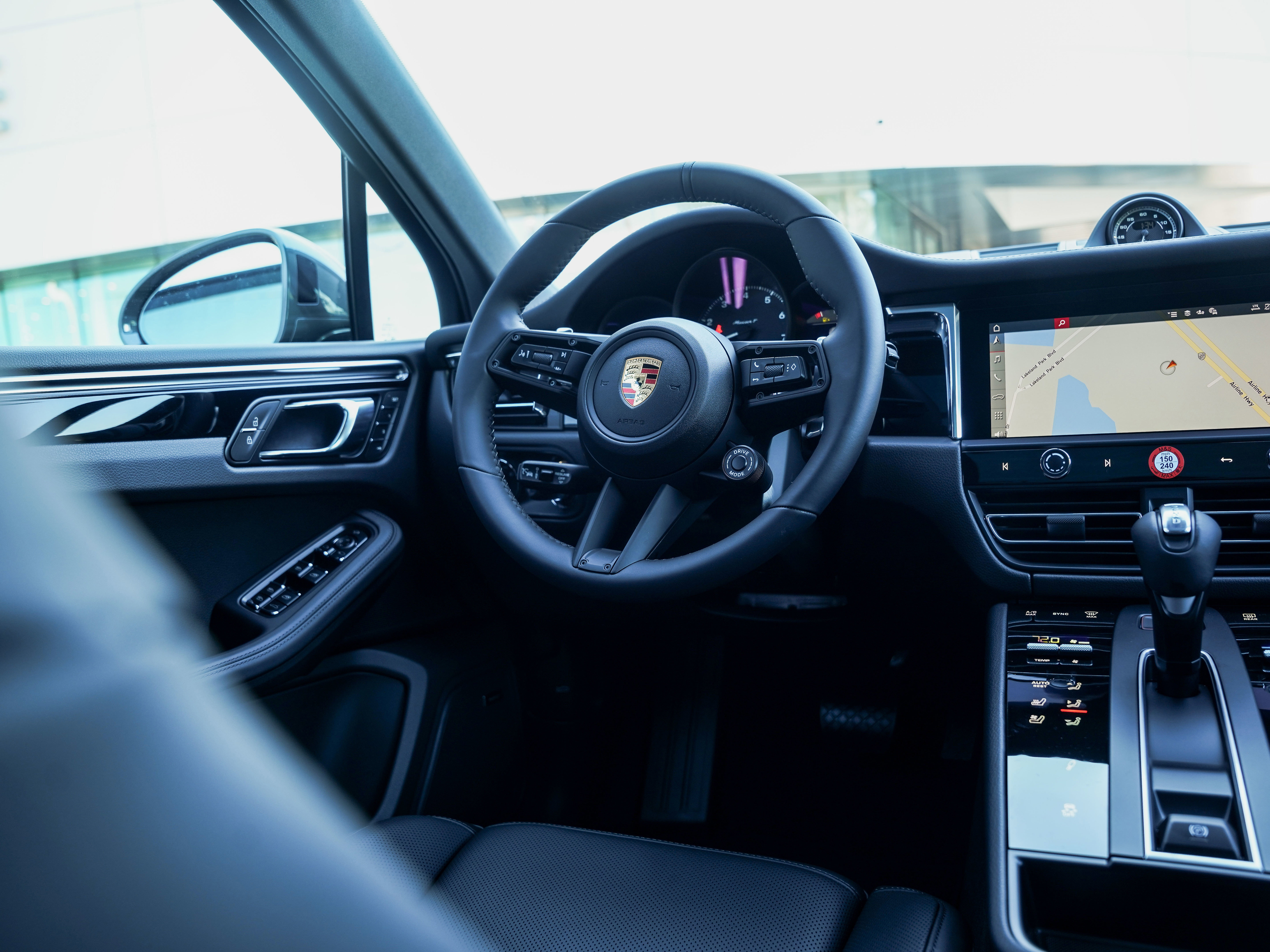 Certified 2026 Porsche Macan Turbo AWD/4WD image 25