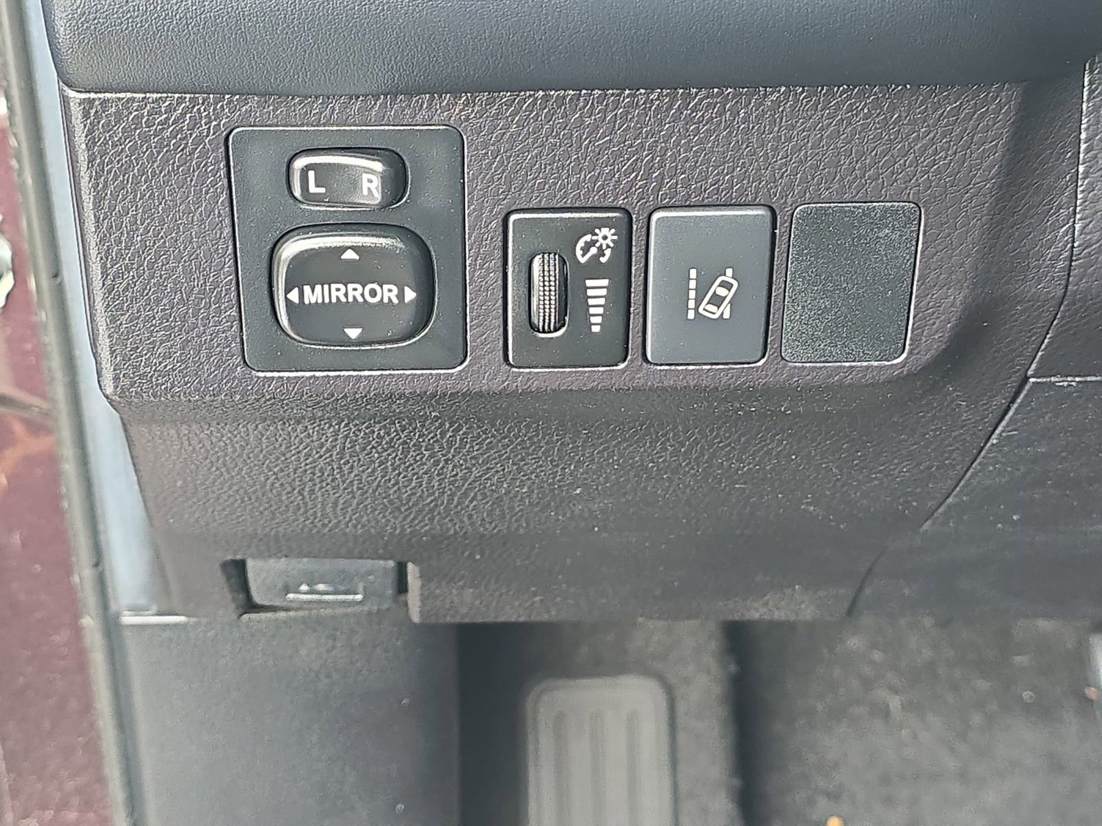 Used 2018 Toyota RAV4 XLE w/ Plus Extra Value Package image 30