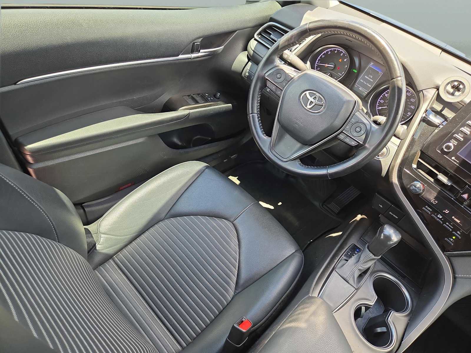 Used 2021 Toyota Camry SE w/ Convenience Package FWD image 17