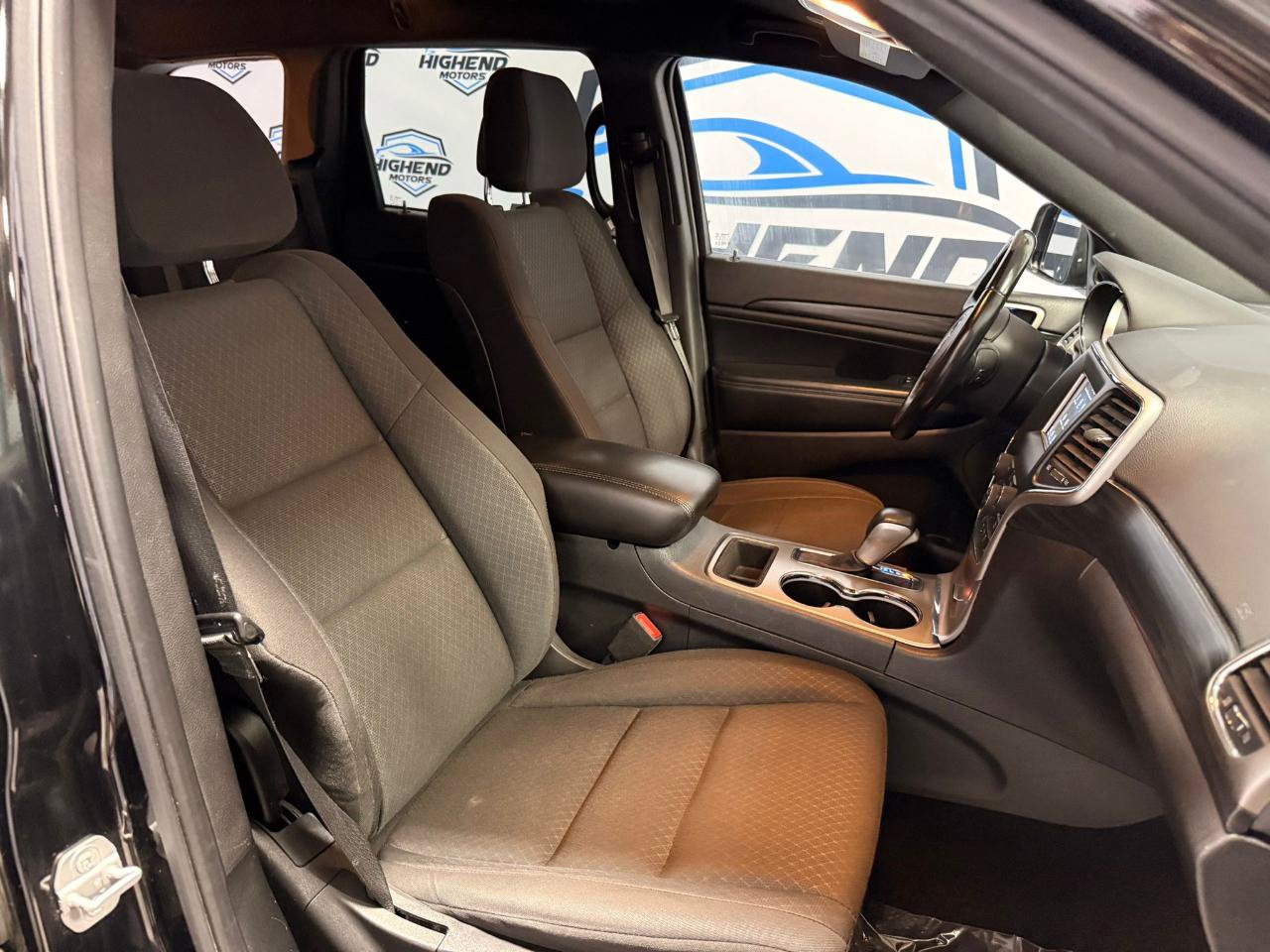 Used 2019 Jeep Grand Cherokee Laredo AWD/4WD image 24