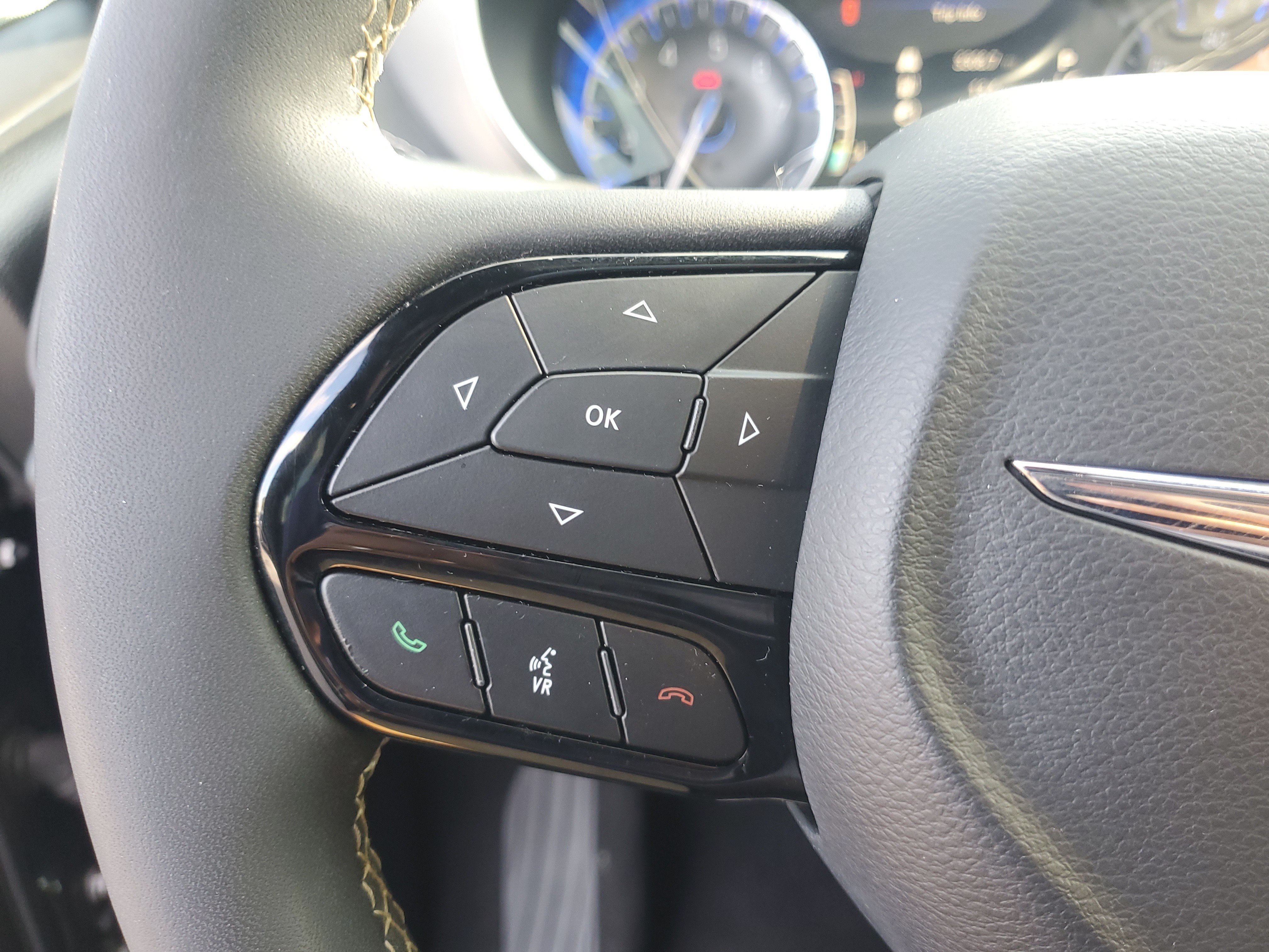 Used 2022 Chrysler Pacifica Limited w/ Uconnect Theater Family Group AWD/4WD image 16