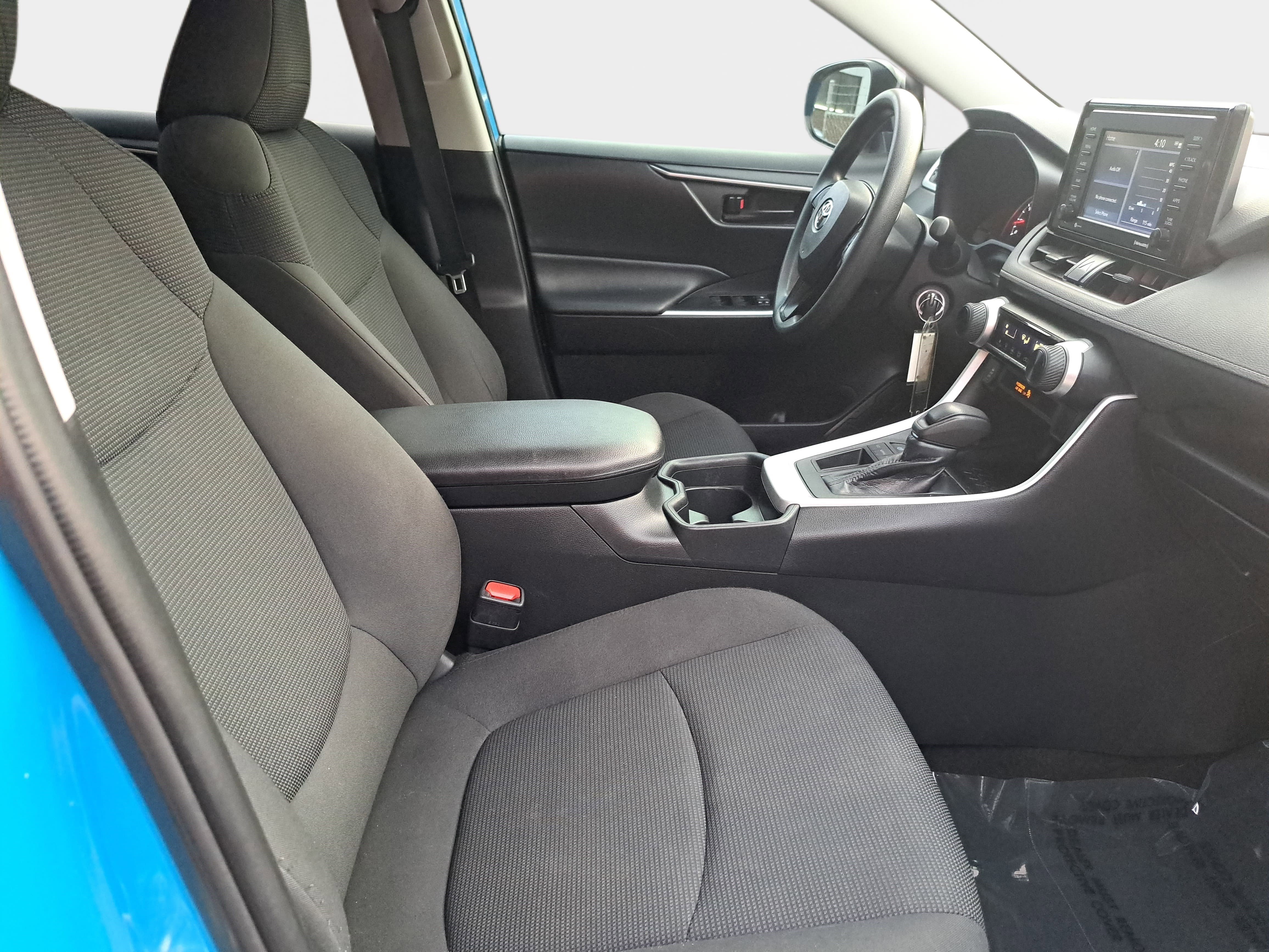 Used 2020 Toyota RAV4 LE image 10