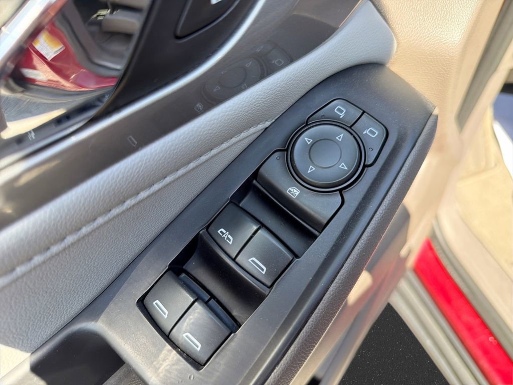 Used 2021 Chevrolet Traverse LT image 18