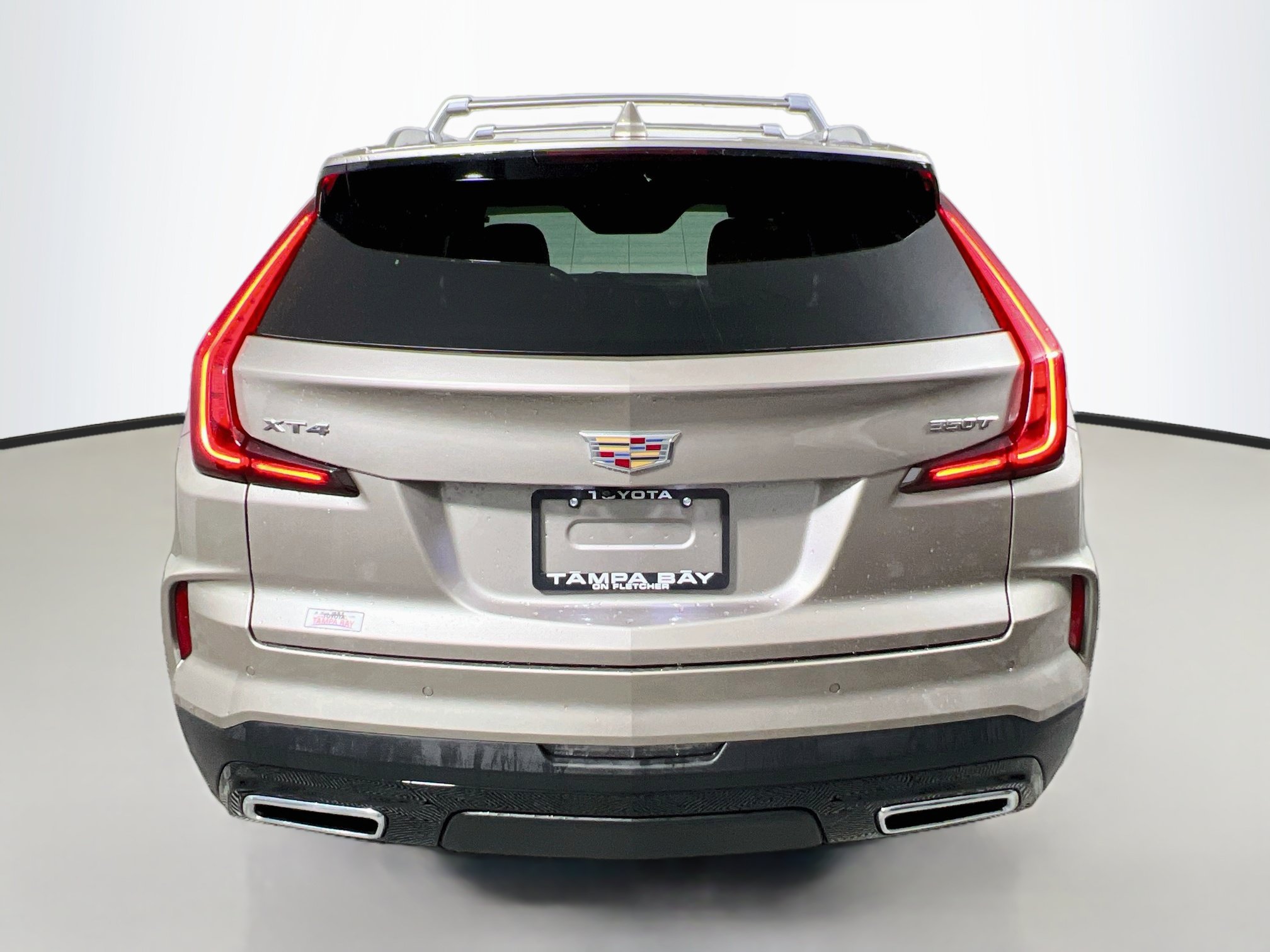 Used 2024 Cadillac XT4 Premium Luxury w/ Technology Package FWD image 6
