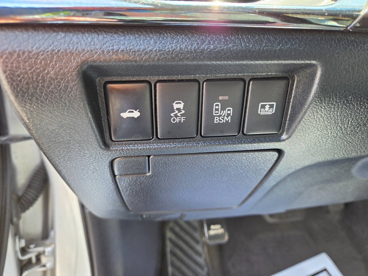 Used 2015 Toyota Avalon Limited FWD image 22