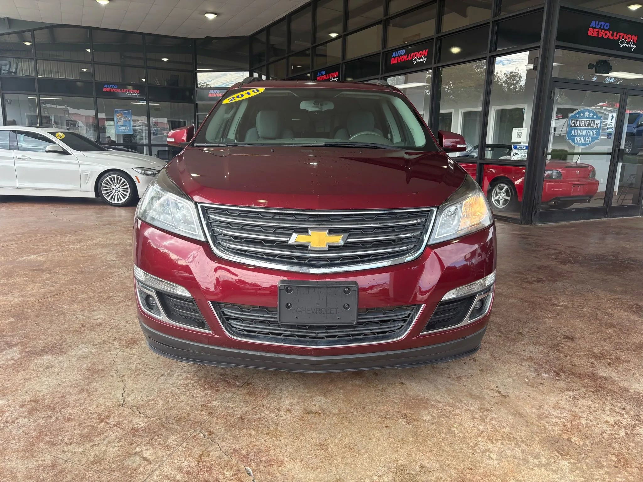 Used 2015 Chevrolet Traverse LT w/ Style and Technology Package image 2