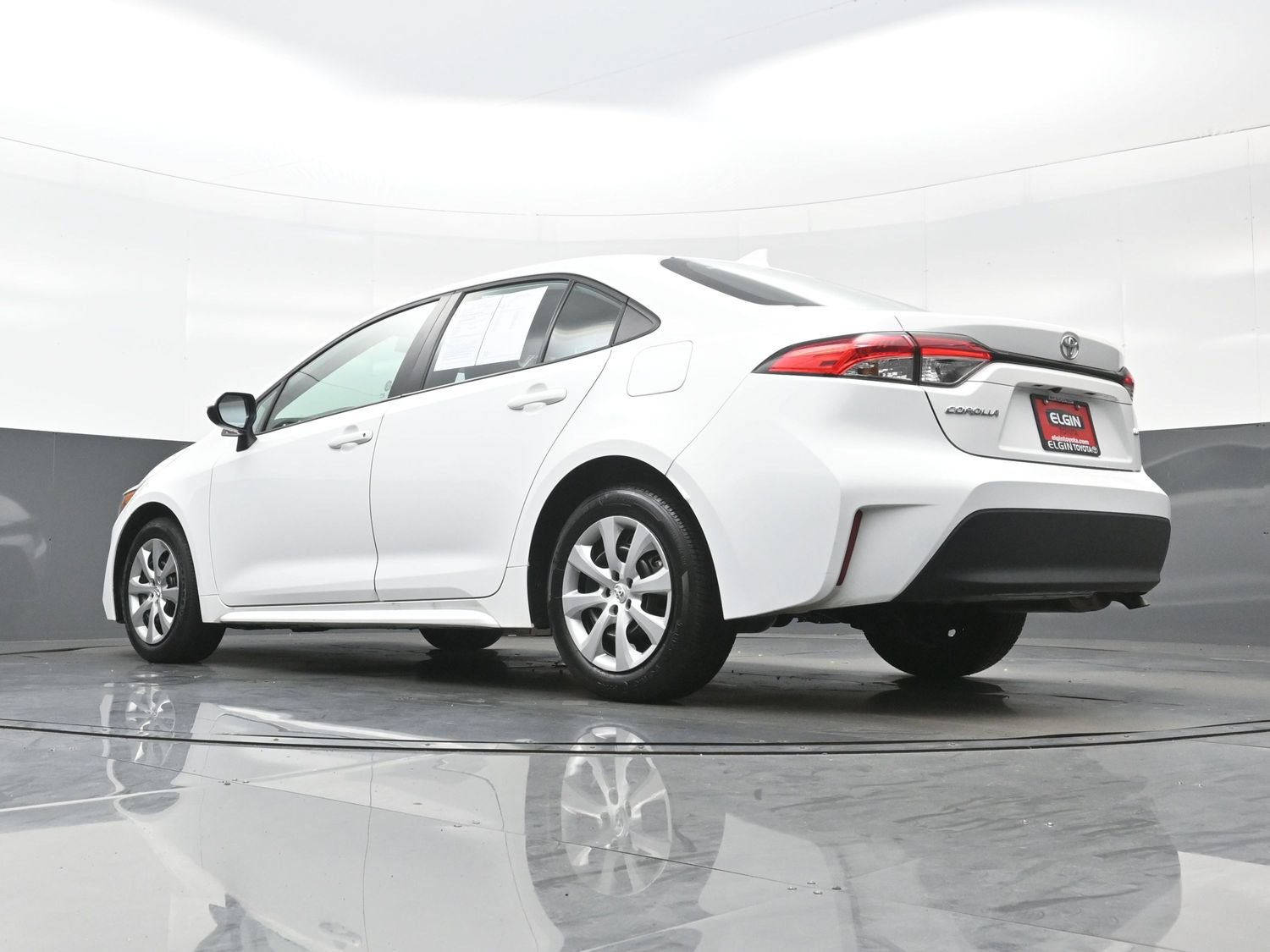 Used 2025 Toyota Corolla LE FWD image 28