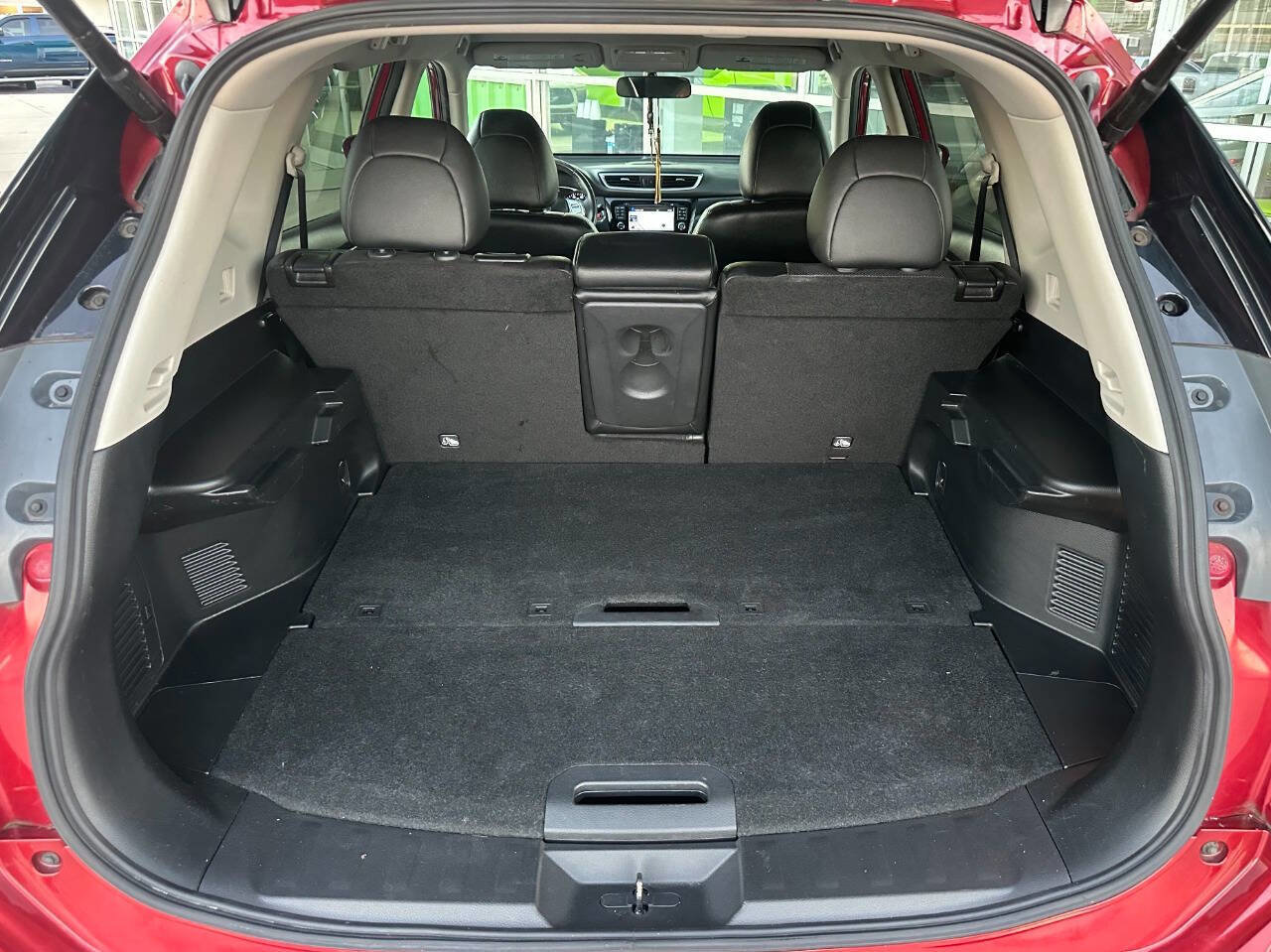 Used 2016 Nissan Rogue SL image 19