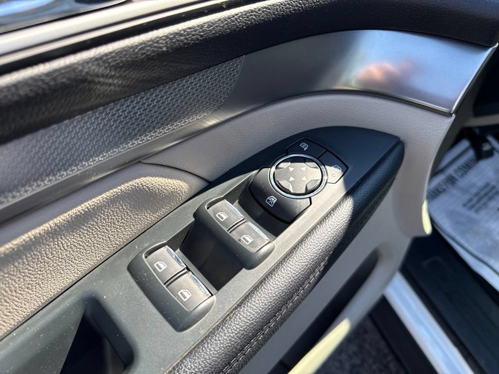 Used 2019 Ford Explorer XLT w/ Equipment Group 202A AWD/4WD image 23