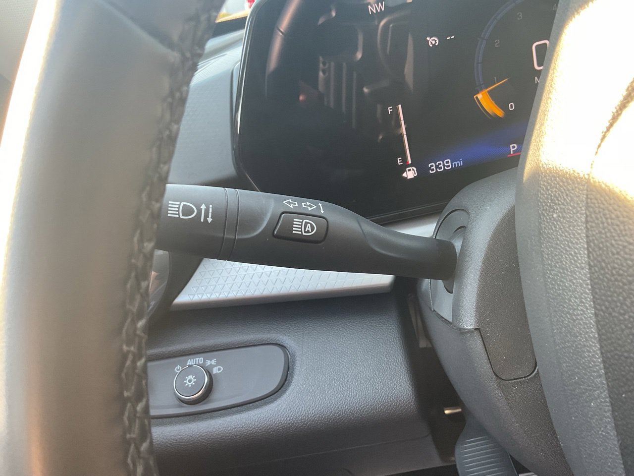 Used 2025 Chevrolet Trax LT w/ LT Convenience Package FWD image 33
