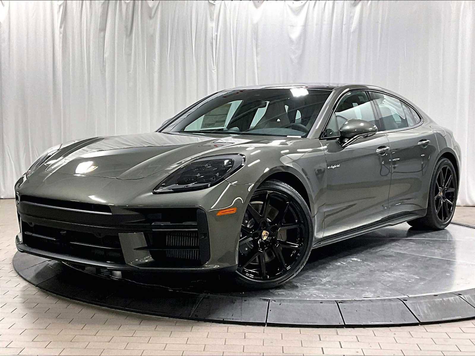 Used 2026 Porsche Panamera 4 image 1