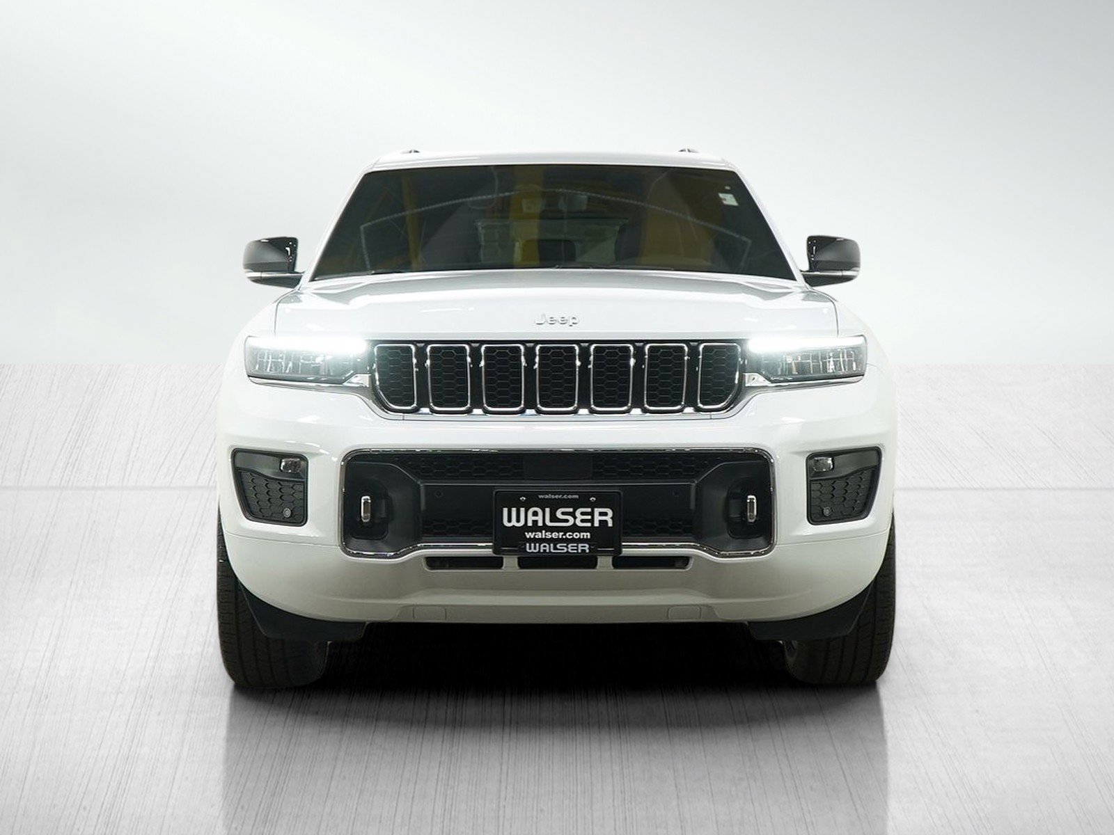 Used 2024 Jeep Grand Cherokee Overland w/ Luxury Tech Group IV image 8