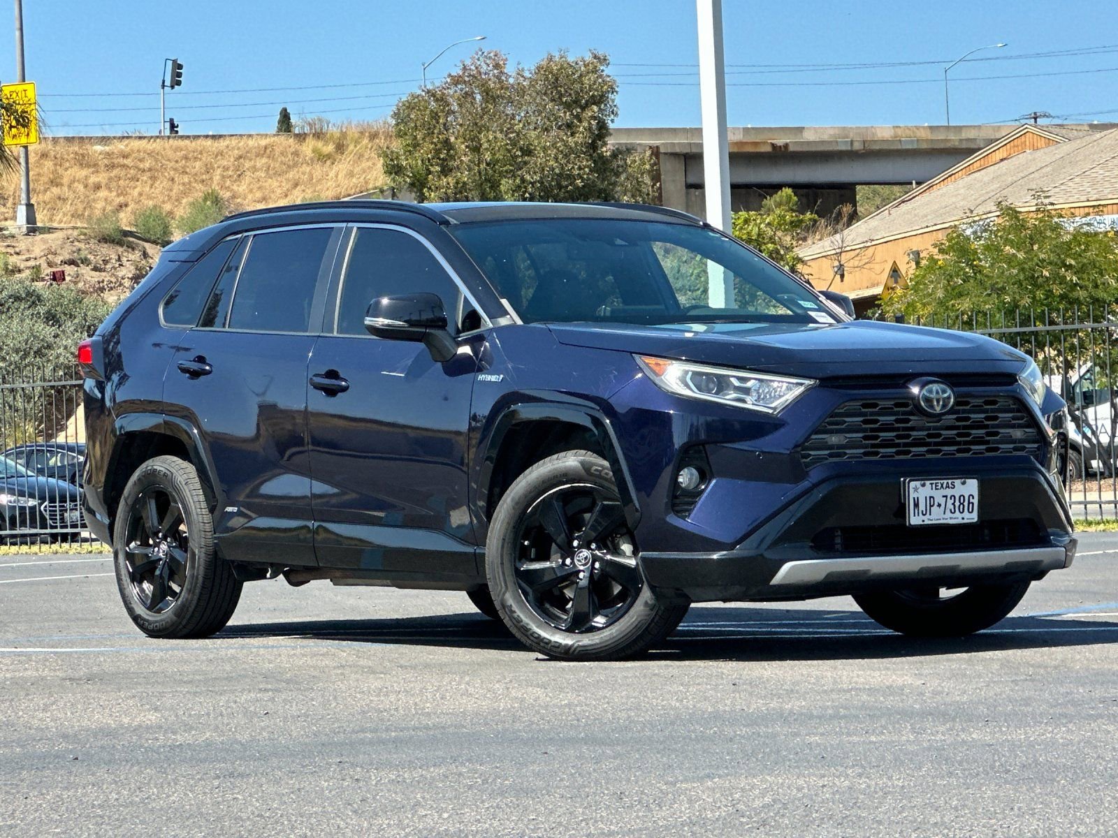 Used 2019 Toyota RAV4 XSE AWD/4WD image 8