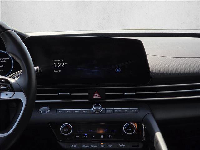 Used 2025 Hyundai Elantra Limited image 13