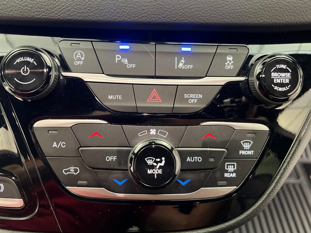 Used 2025 Chrysler Pacifica Select FWD image 57