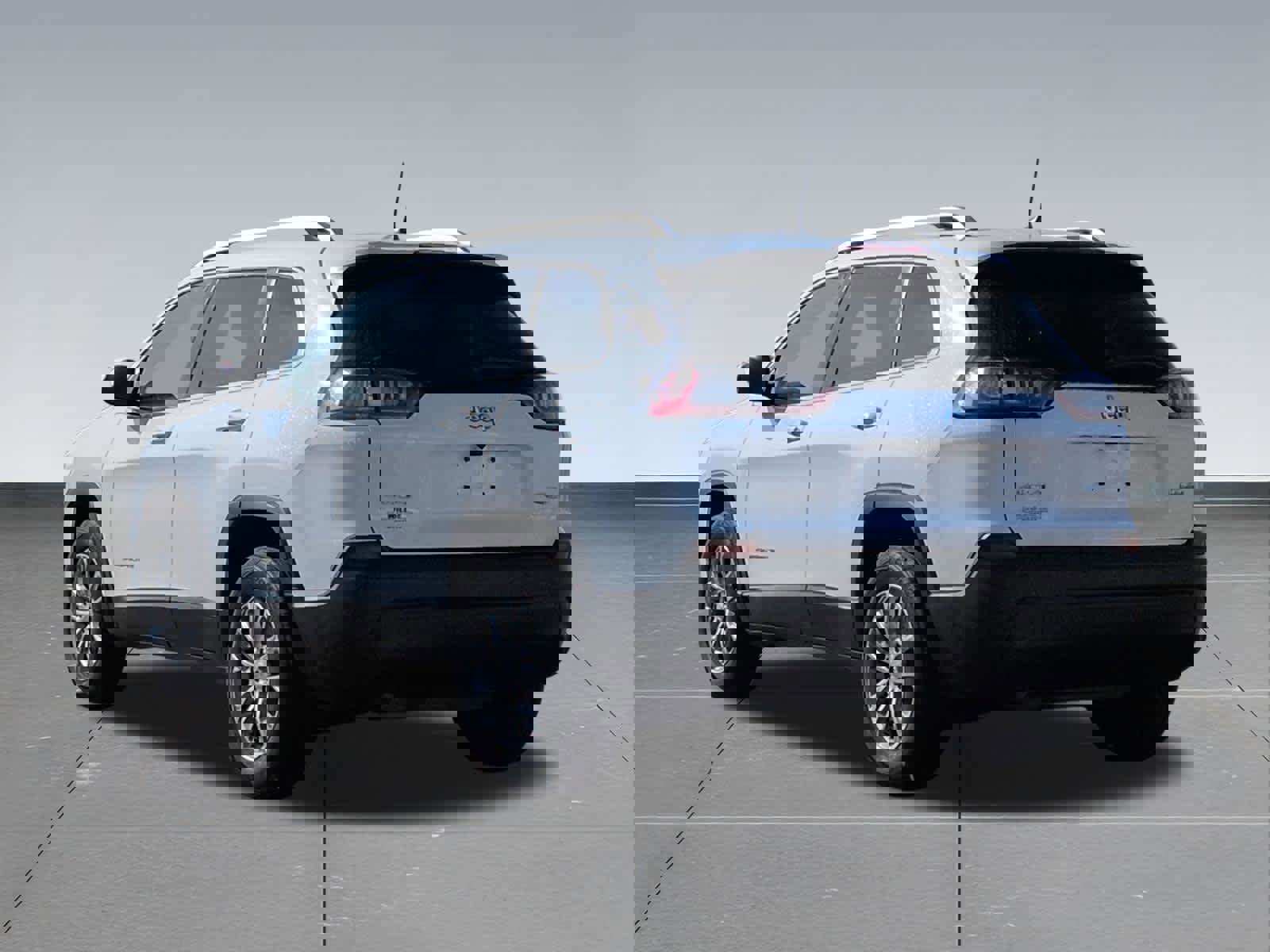 Used 2020 Jeep Cherokee Latitude Plus w/ Comfort/Convenience Group image 4