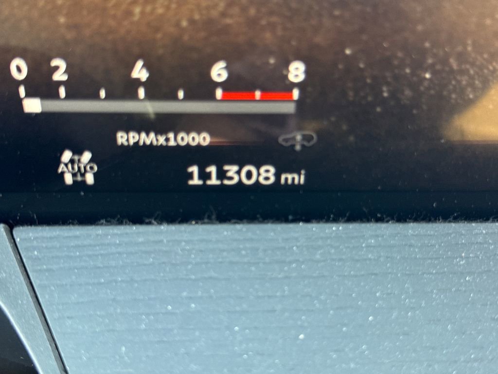 Used 2025 INFINITI QX80 Sensory image 24