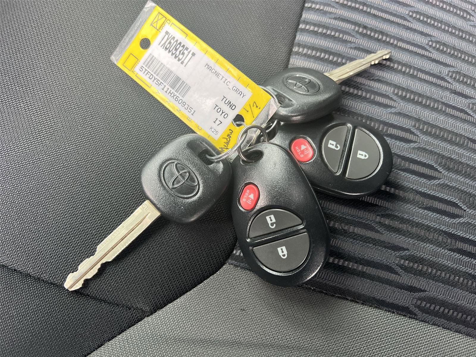 Used 2017 Toyota Tundra SR5 image 25