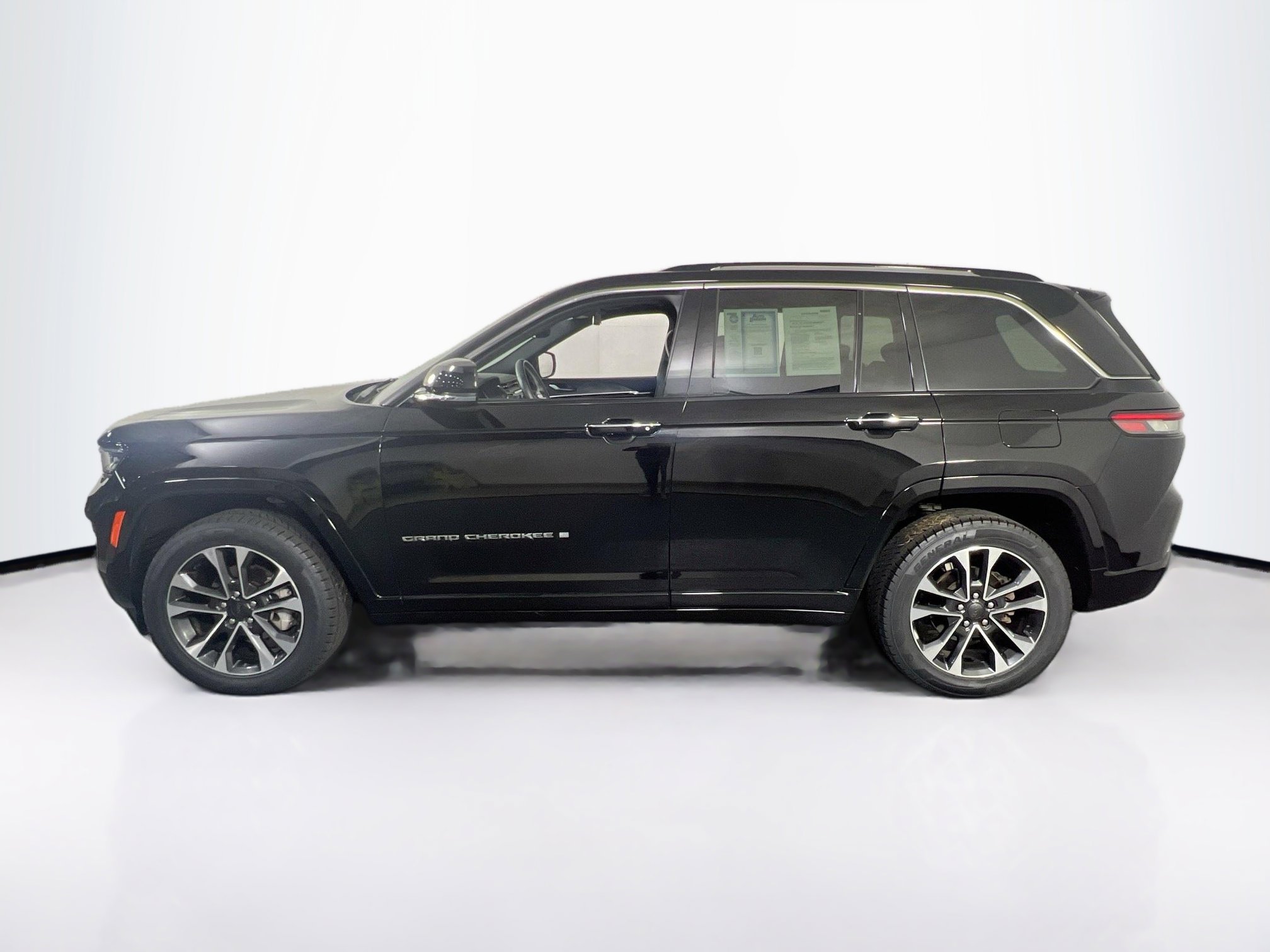 Used 2022 Jeep Grand Cherokee Overland AWD/4WD image 8