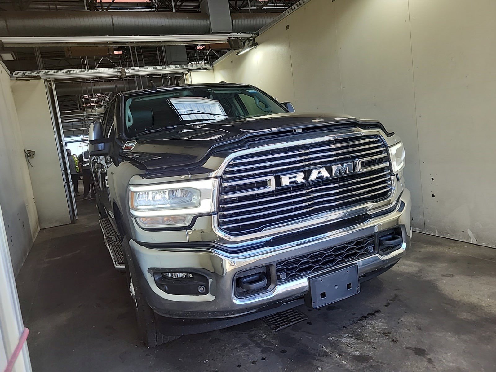 Used 2023 RAM 2500 Laramie AWD/4WD image 2