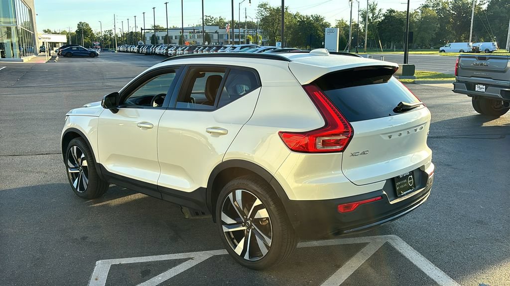 Used 2024 Volvo XC40 B5 Plus w/ Climate Package AWD/4WD image 3