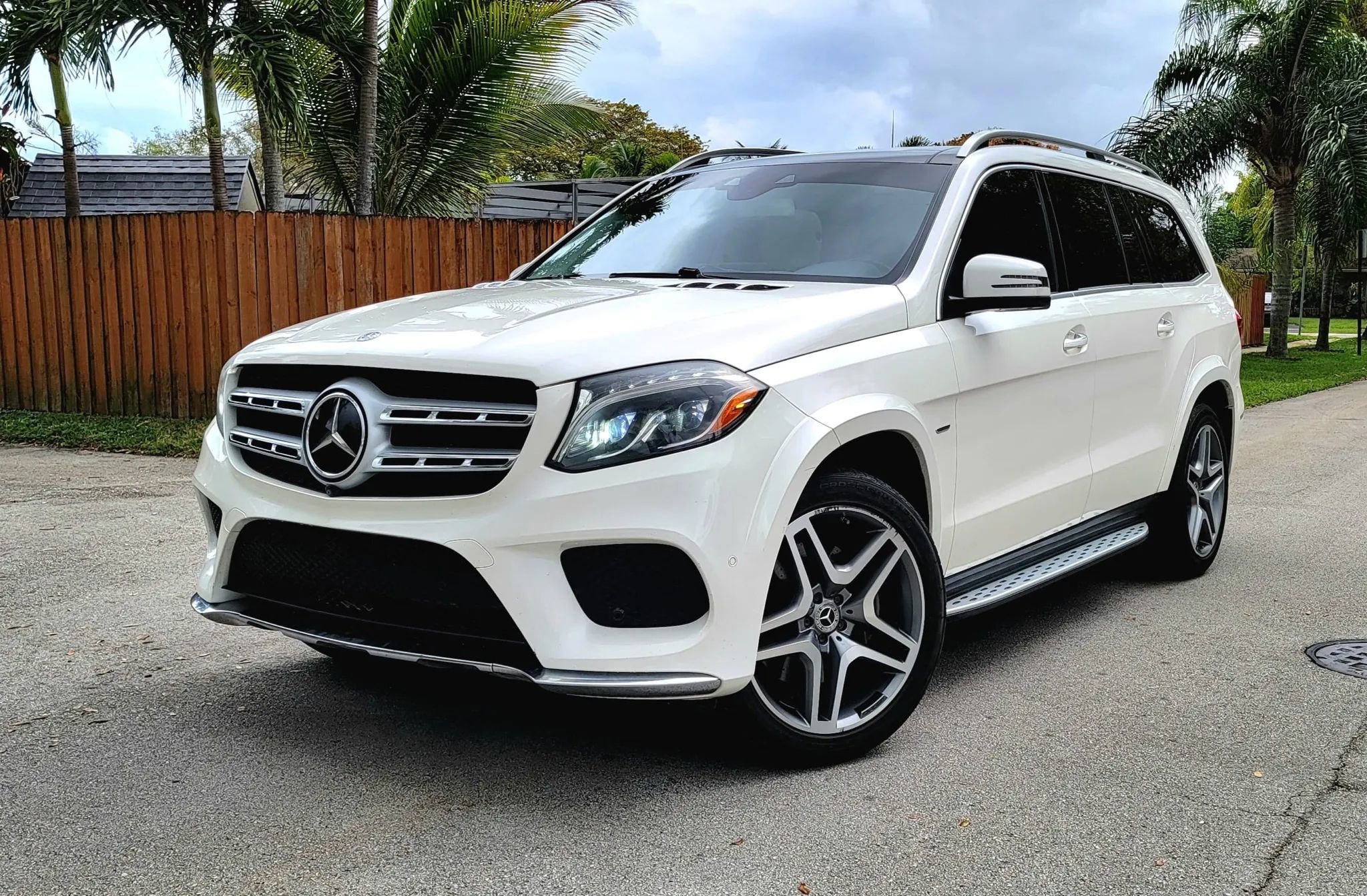 Used 2018 Mercedes-Benz GLS 550 4MATIC w/ Grand Edition Package image 1