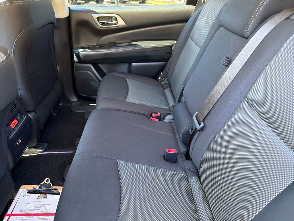 Used 2020 Nissan Pathfinder S image 29