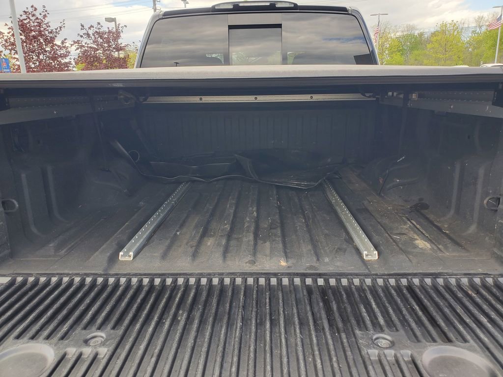 Used 2018 Nissan Titan SV w/ SV Convenience Package AWD/4WD image 9