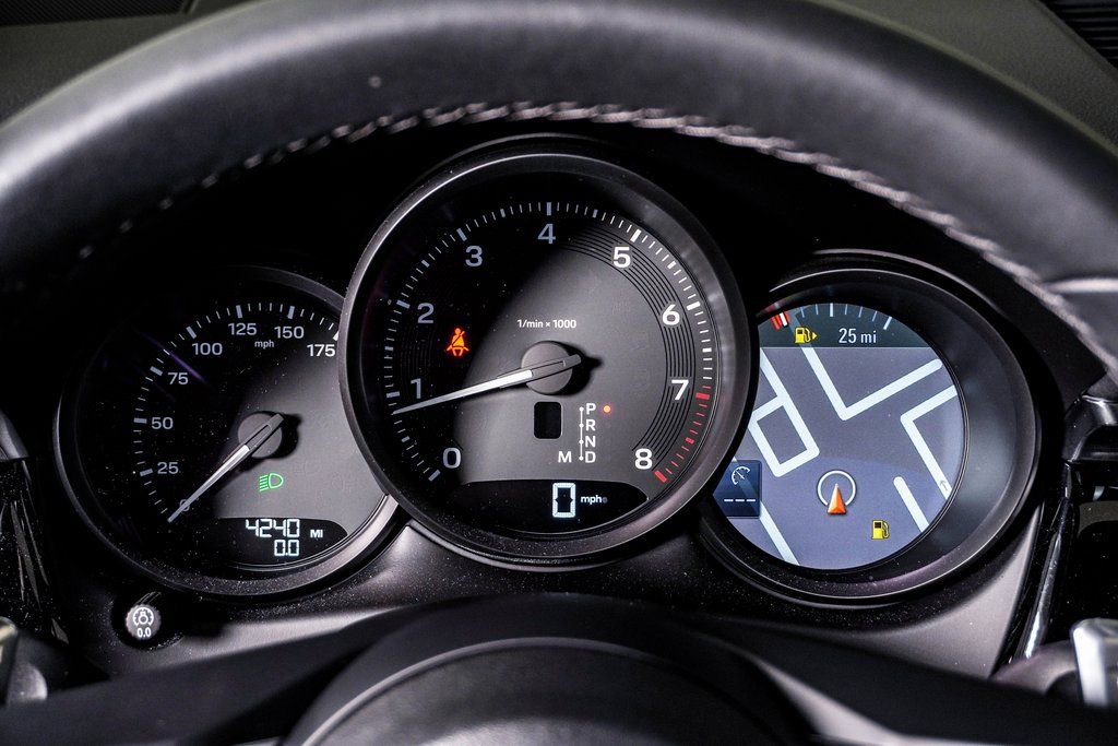 Certified 2025 Porsche Macan image 20