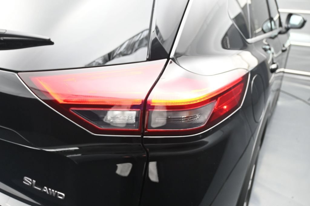 Certified 2025 Nissan Rogue SL AWD/4WD image 11