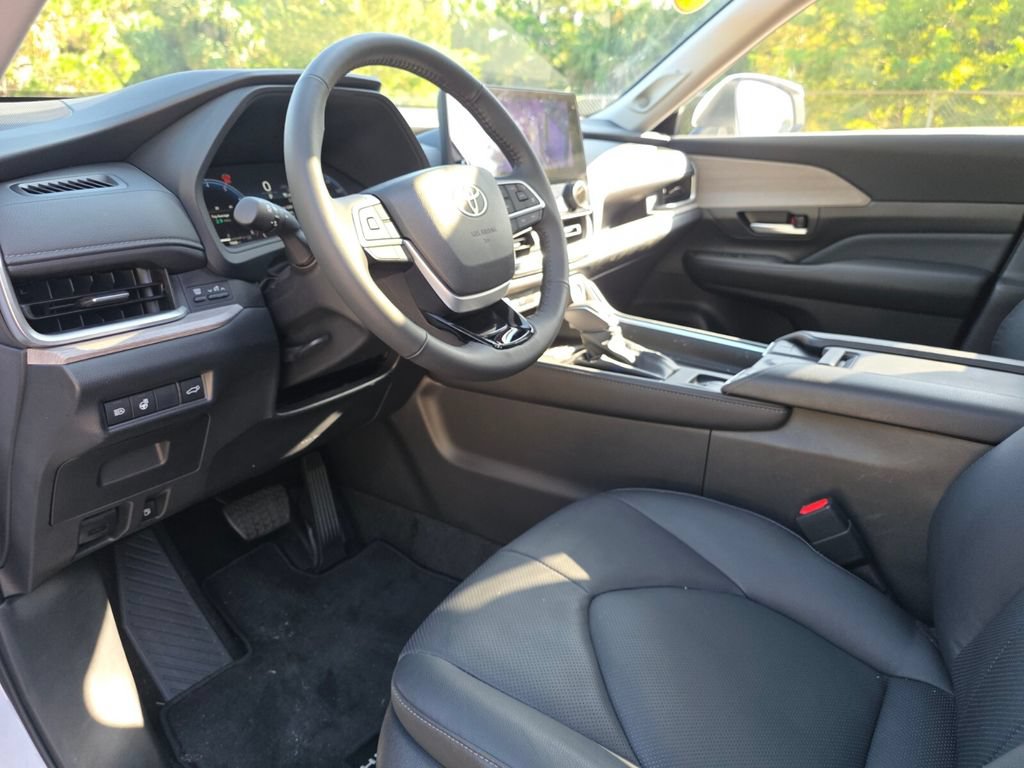 Used 2026 Toyota Grand Highlander AWD image 28