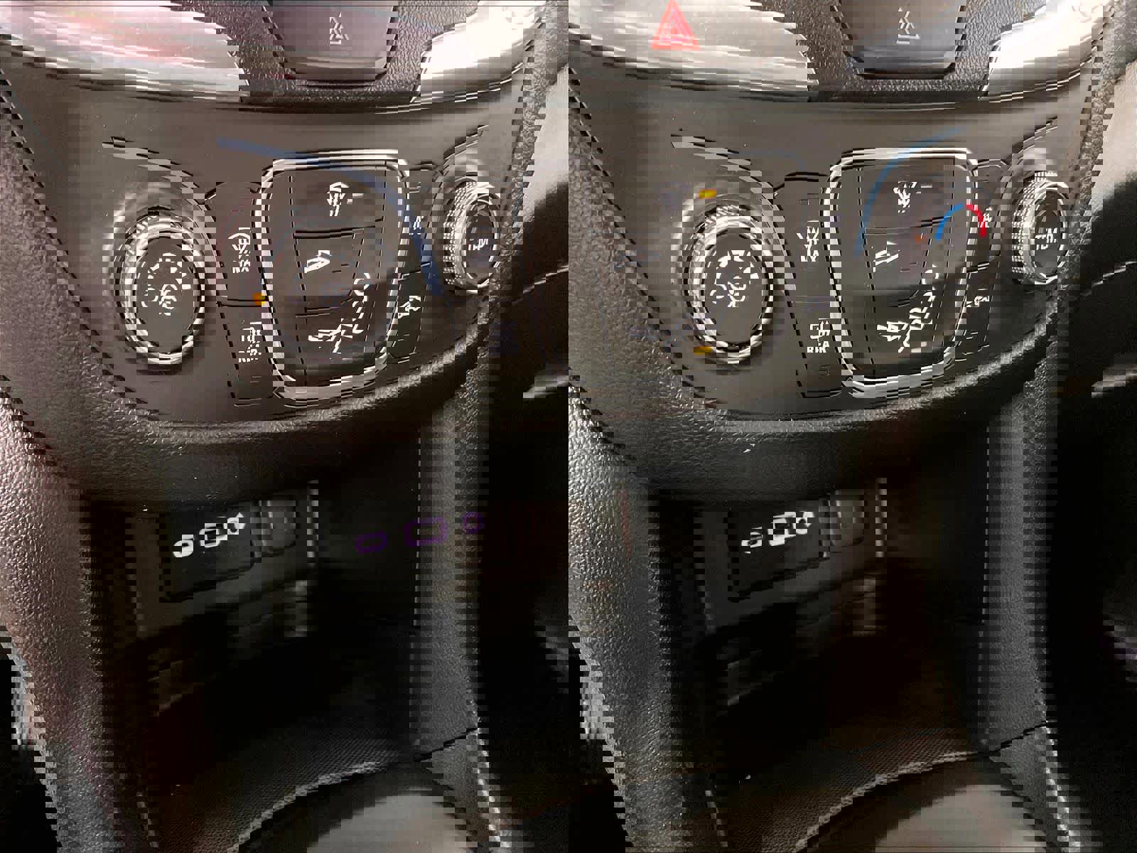 Used 2020 Chevrolet Equinox LT image 25