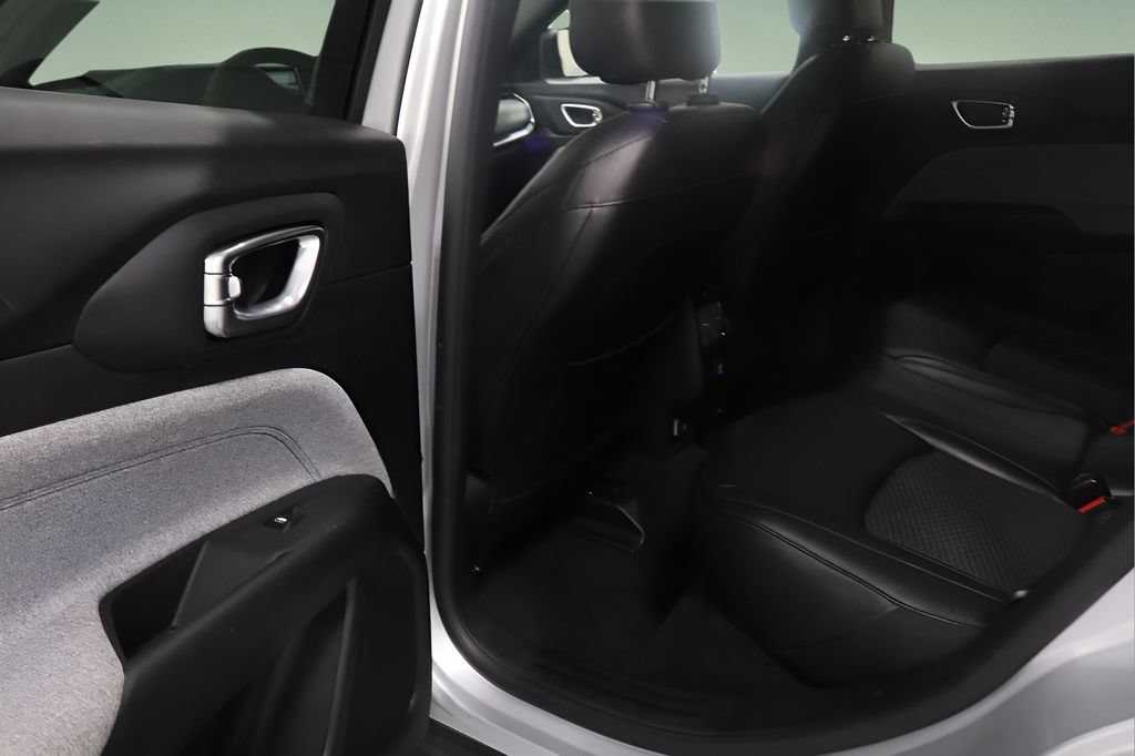 Used 2024 Jeep Compass Latitude AWD/4WD image 11