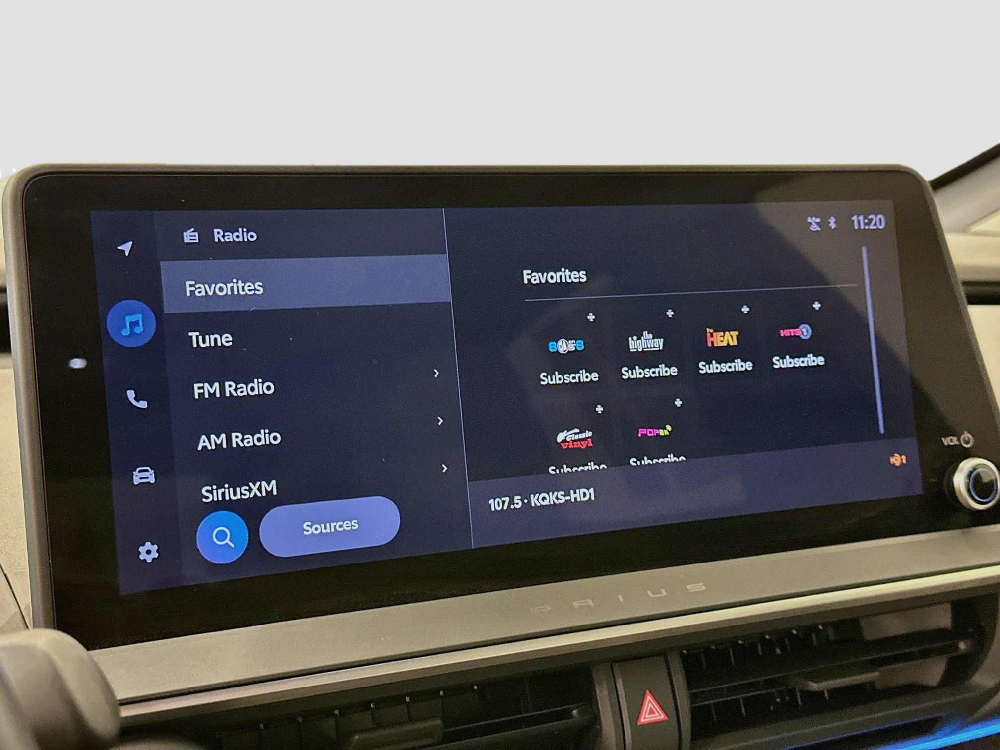 Used 2024 Toyota Prius XLE FWD image 21