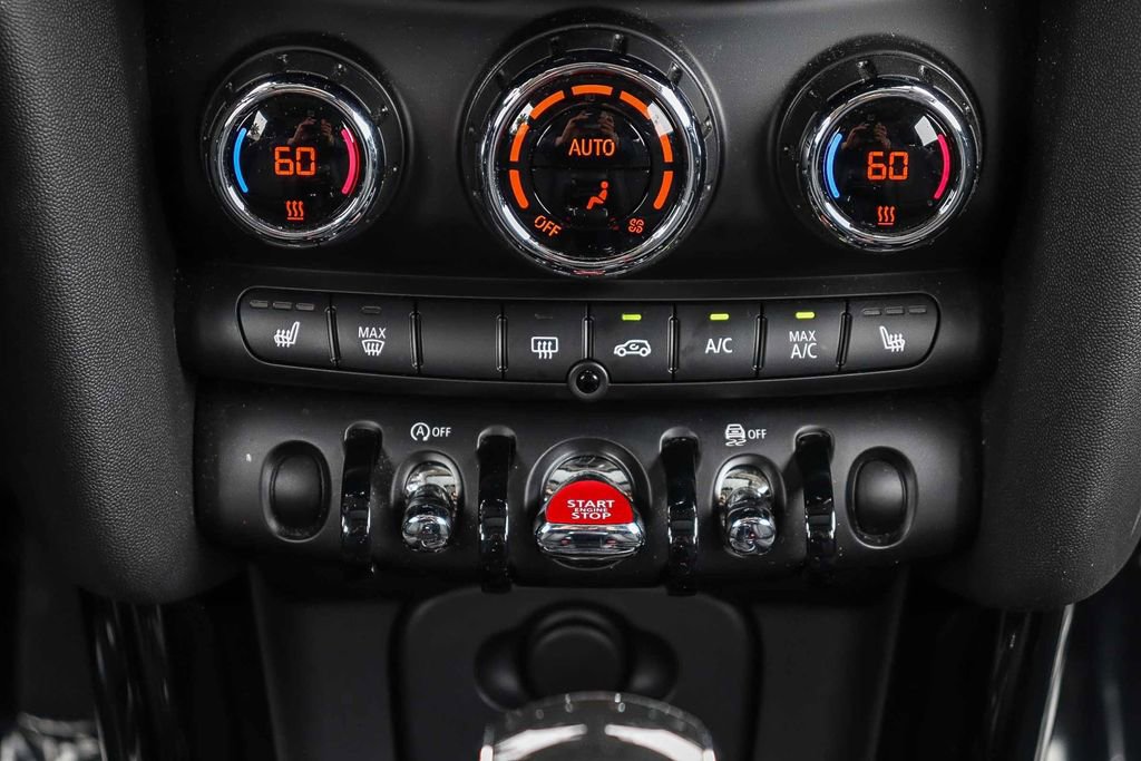 Used 2024 MINI Cooper 4-Door Hardtop image 17