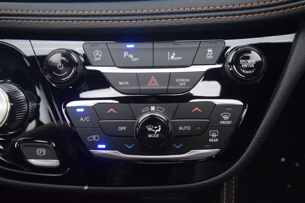 New 2027 Chrysler Pacifica Pinnacle FWD image 23