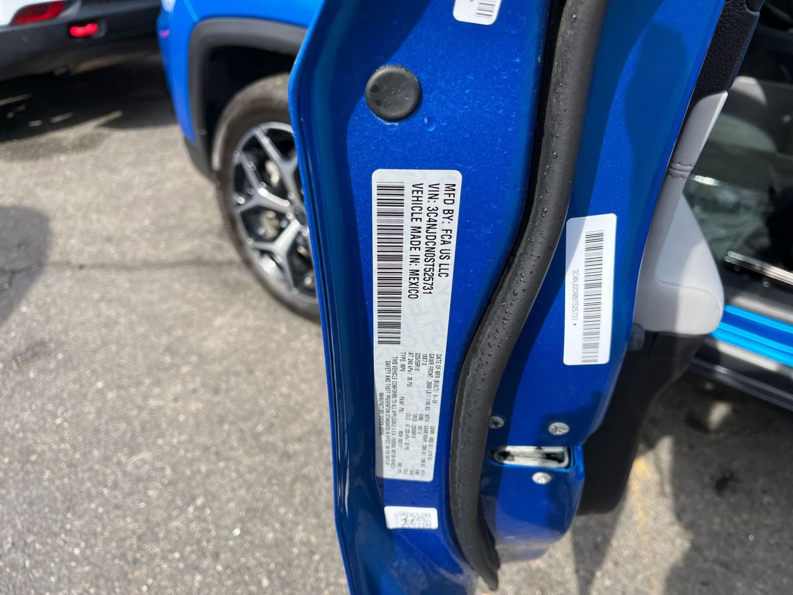 Used 2025 Jeep Compass Limited image 29