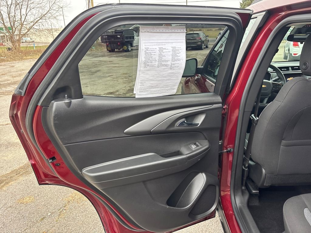 Used 2023 Chevrolet TrailBlazer LT FWD image 24