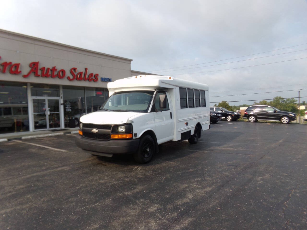 Used 2012 Chevrolet Express 3500 w/ School Bus Package RWD image 3