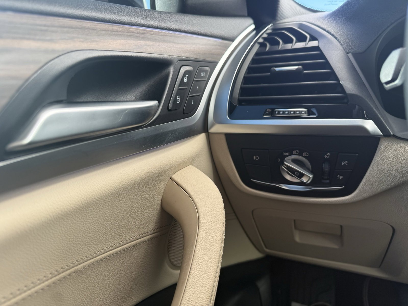 Used 2021 BMW X4 xDrive30i w/ Premium Package image 25