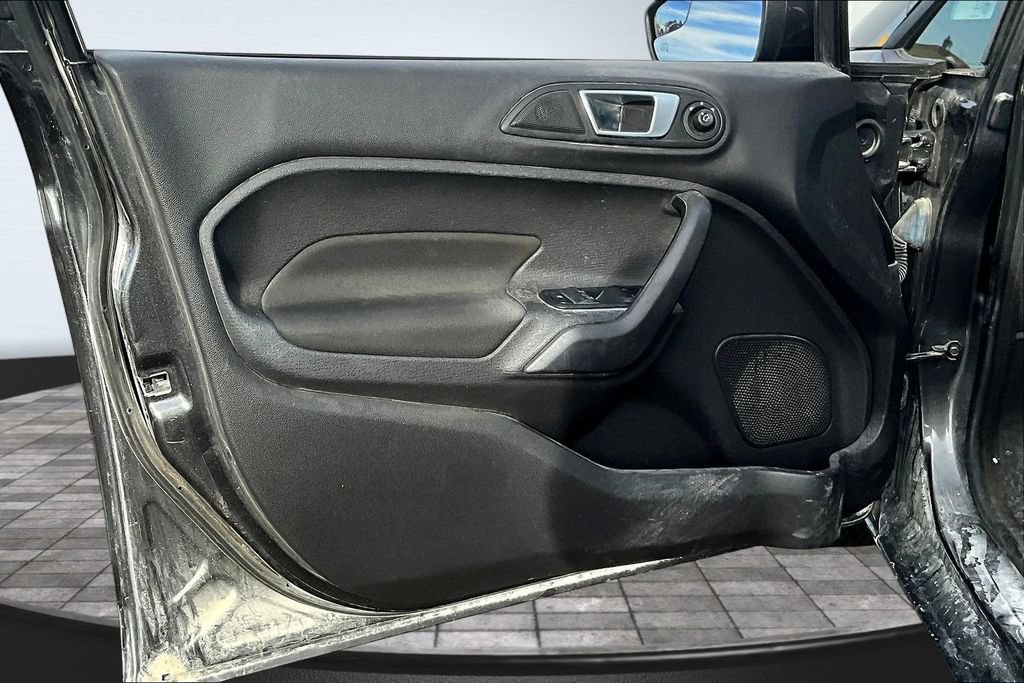Used 2015 Ford Fiesta SE w/ Comfort Package FWD image 20