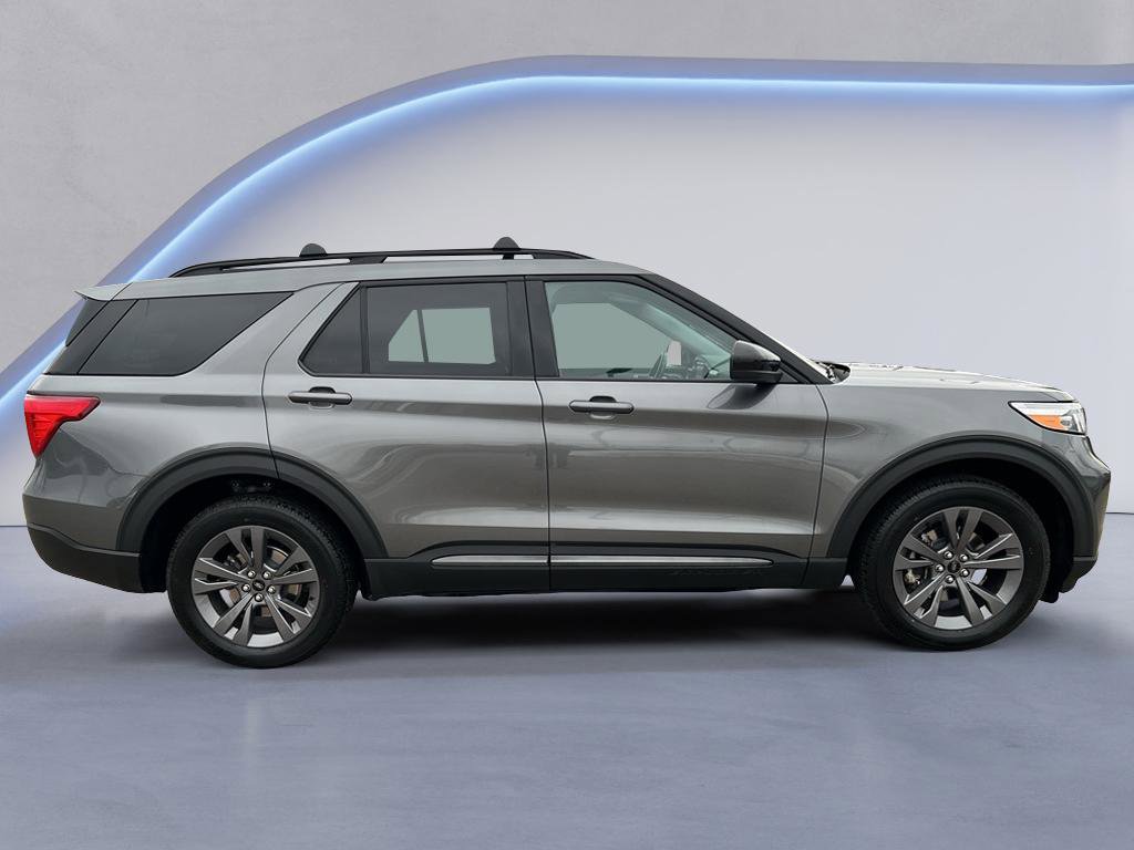 Used 2023 Ford Explorer XLT w/ Equipment Group 202A image 8