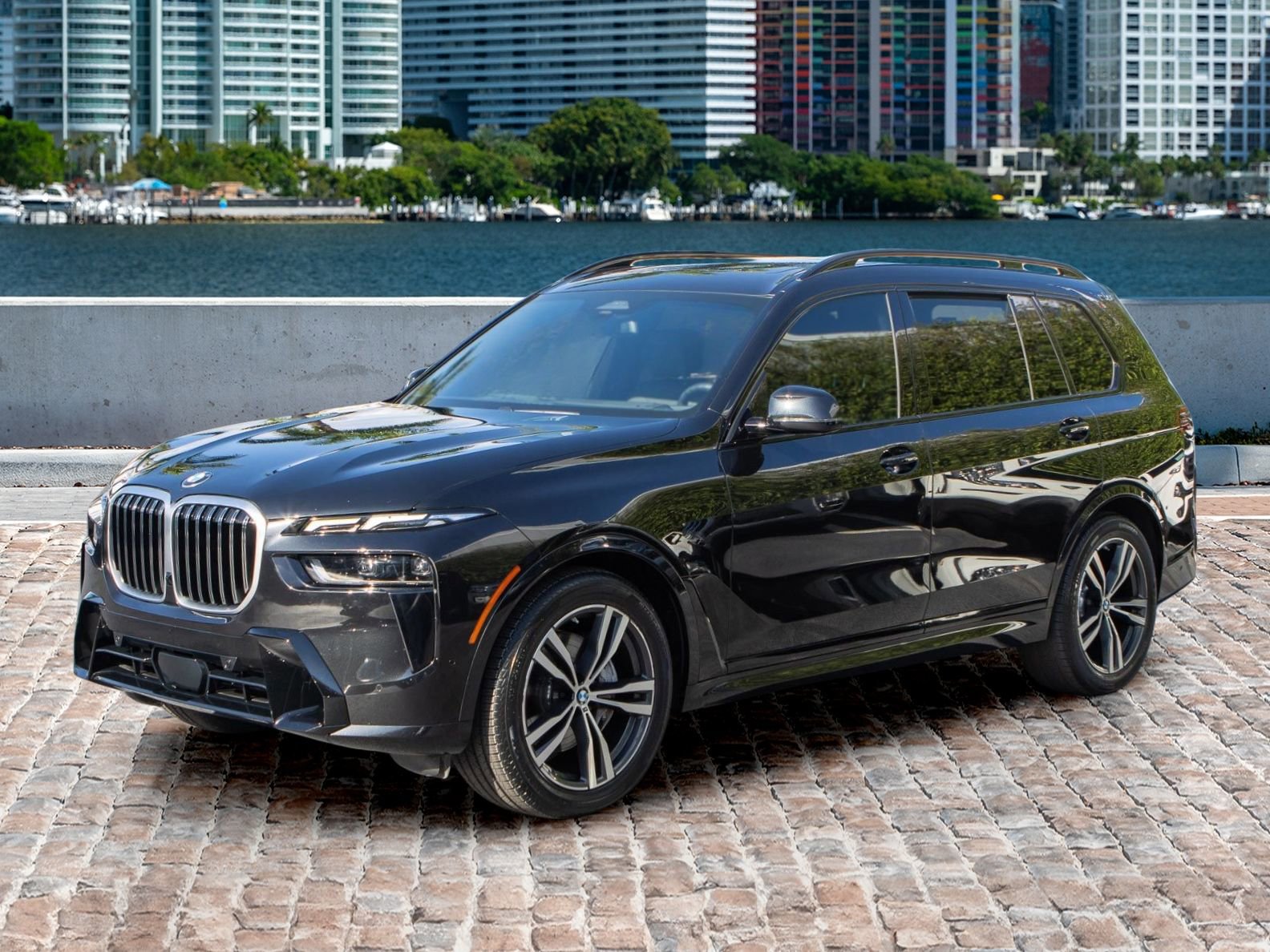 Used 2024 BMW X7 xDrive40i w/ Executive Package image 1