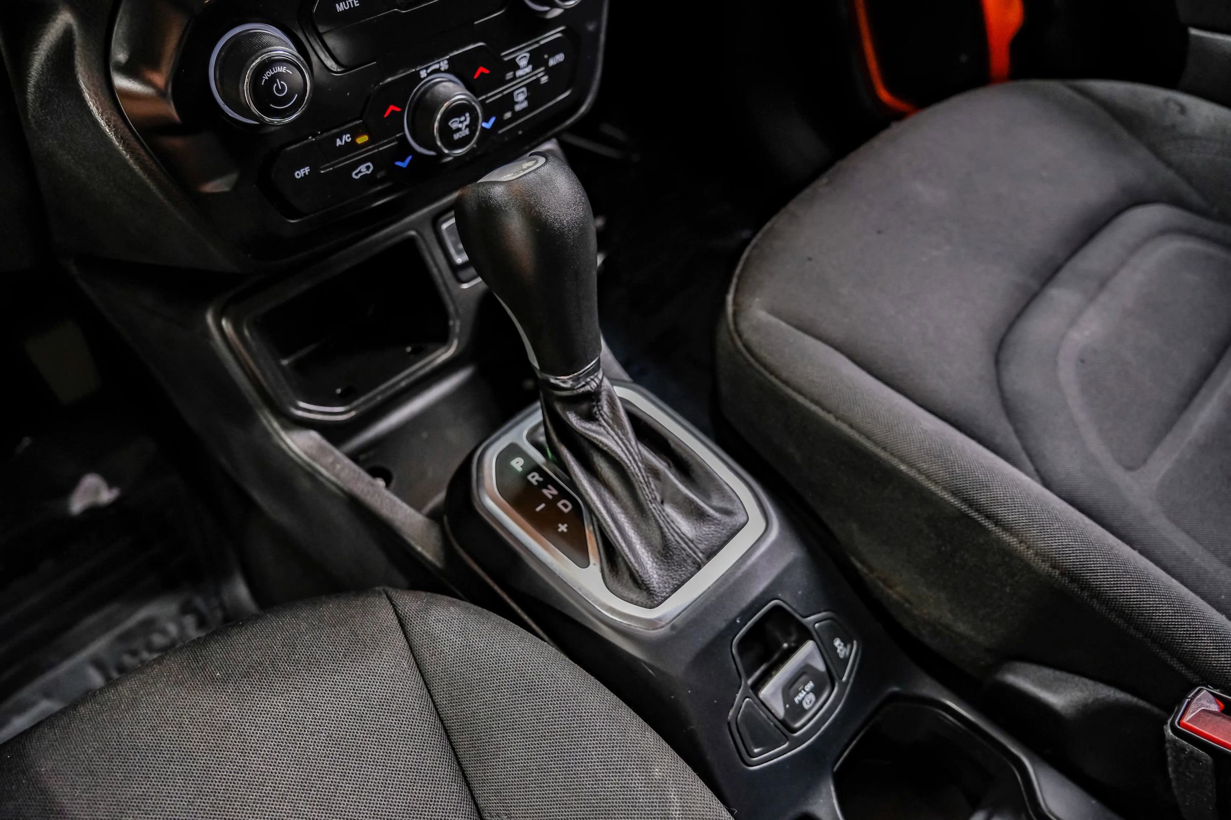 Used 2020 Jeep Renegade Latitude image 27