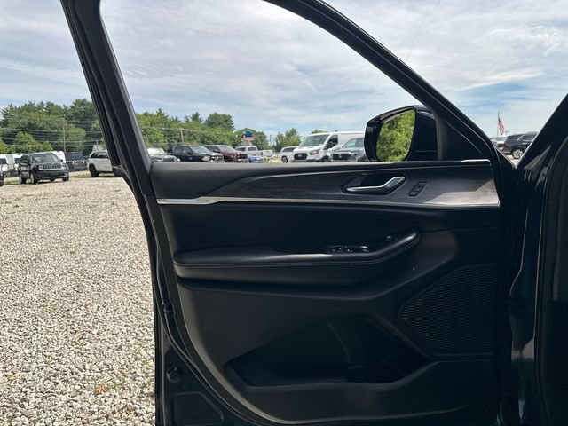 Used 2023 Jeep Grand Cherokee L Limited AWD/4WD image 30