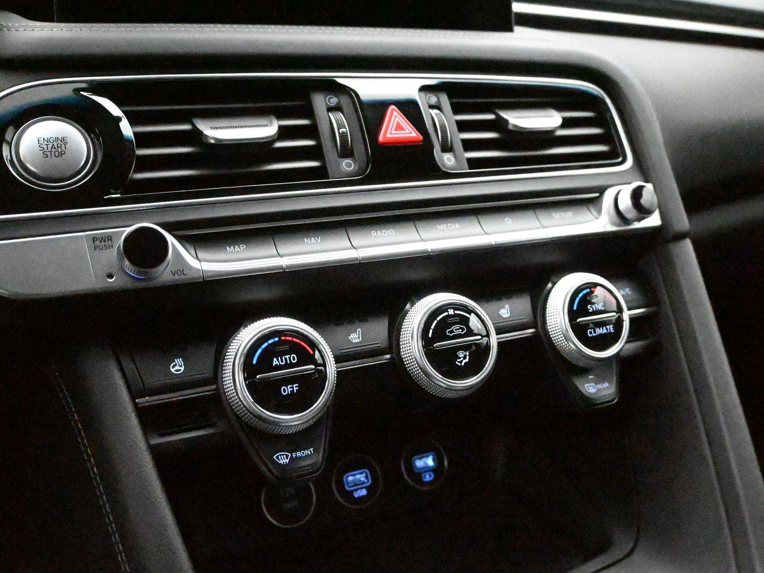 Used 2022 Genesis G70 2.0T image 6