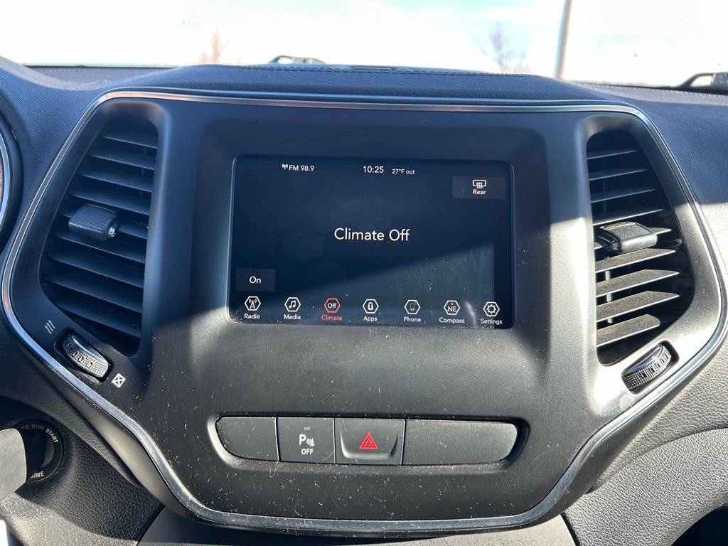 Used 2019 Jeep Cherokee Latitude w/ Popular Appearance Group image 22